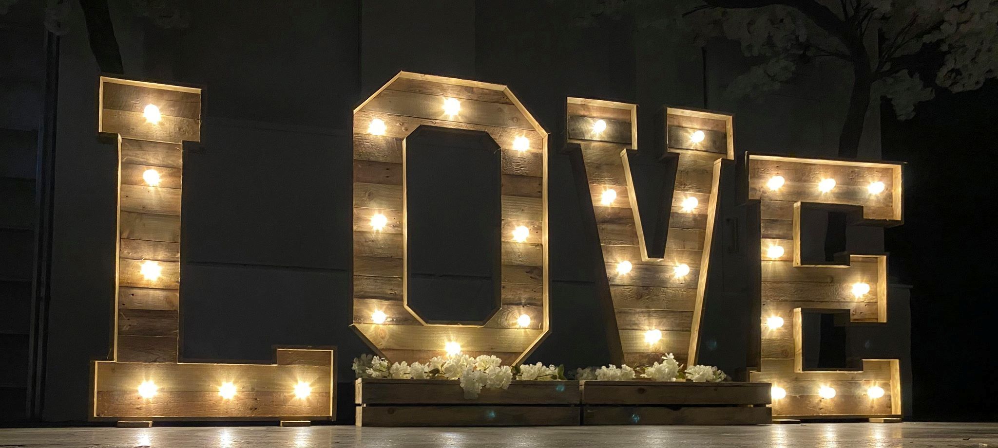 Giant MR & MRS Letters 4ft 5ft  Large Light Up Letters for Wedding –  circlemakerstudio